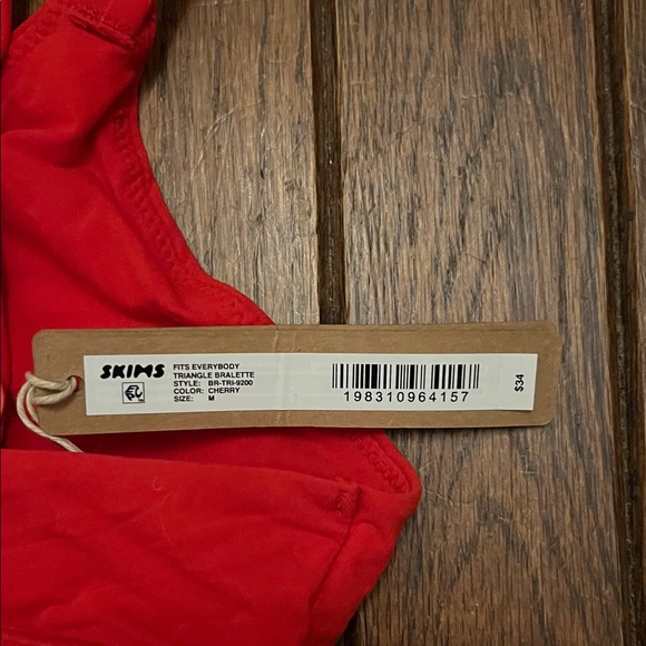 SKIMS NWT Fits Everybody Triangle Bralette Cherry Red Size Medium - Picture 2 of 5